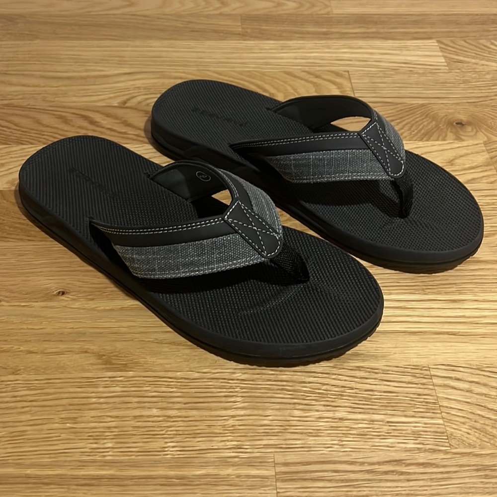 Brand new mens size 9 flip flop